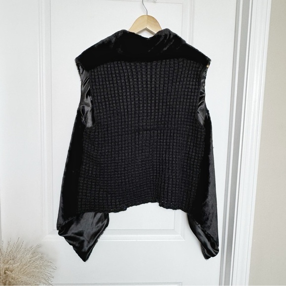 Black Faux Fur Vest Boho Chic Minimalist Layering Piece Knit Back One Size - Picture 4 of 11
